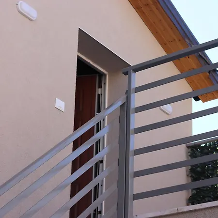 Alloggio in famiglia Jera 2 *