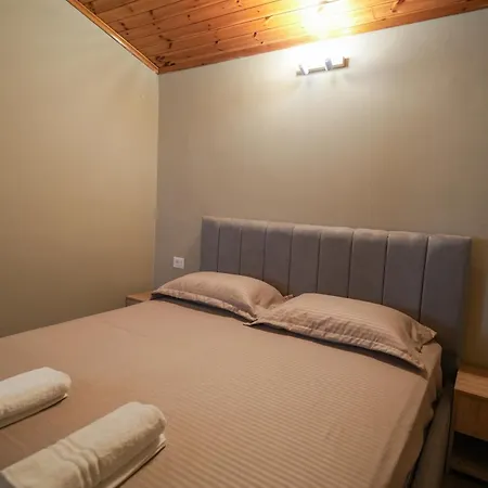 Jera 2 Alloggio in famiglia Tirana