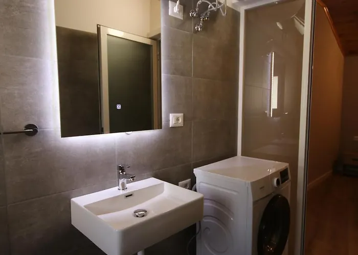 Jera 2 Проживание в семье Тирана